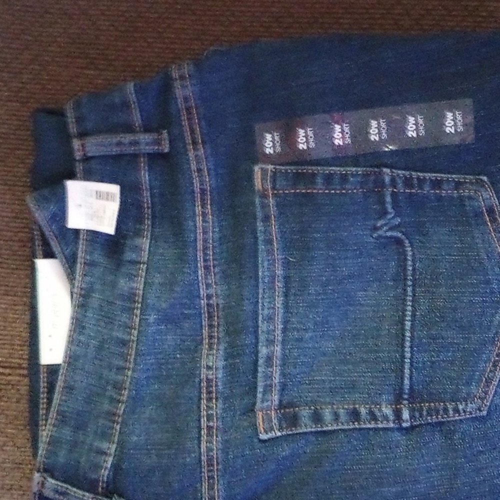 Maurices nwt Bootleg dark denim jeans sz 20w short